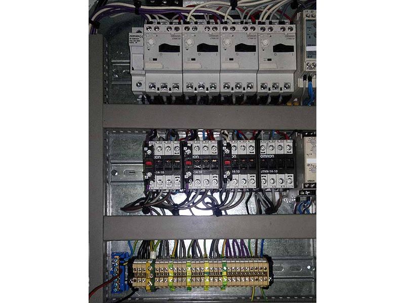 Genicom SRL - Terminale operator (HMI), regulatoare temperatura, regulatoare digitale, inregistratoare